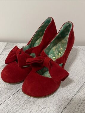 Irregular Choice | Tea and Cakes Red Velvet Bow Pumps - Size US 6